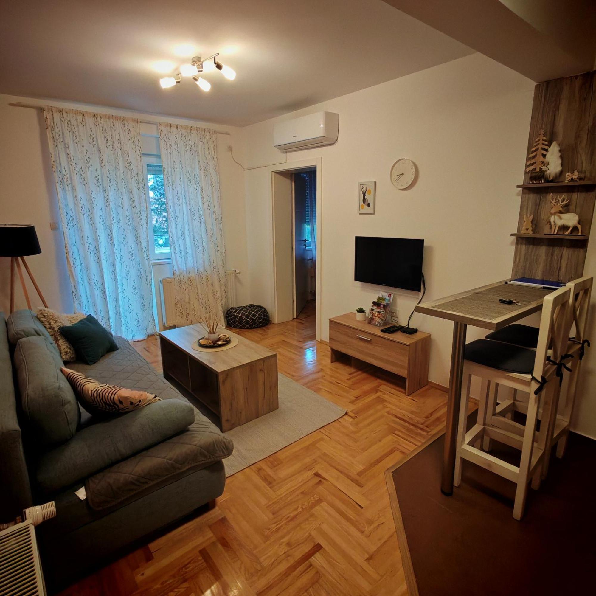 Apartman_Krstic_1 スボティツァ エクステリア 写真